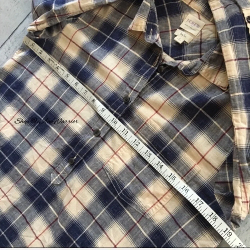 J.Crew plaid ‘boy fit’ 3/4 button down top *shop@iamwarrior